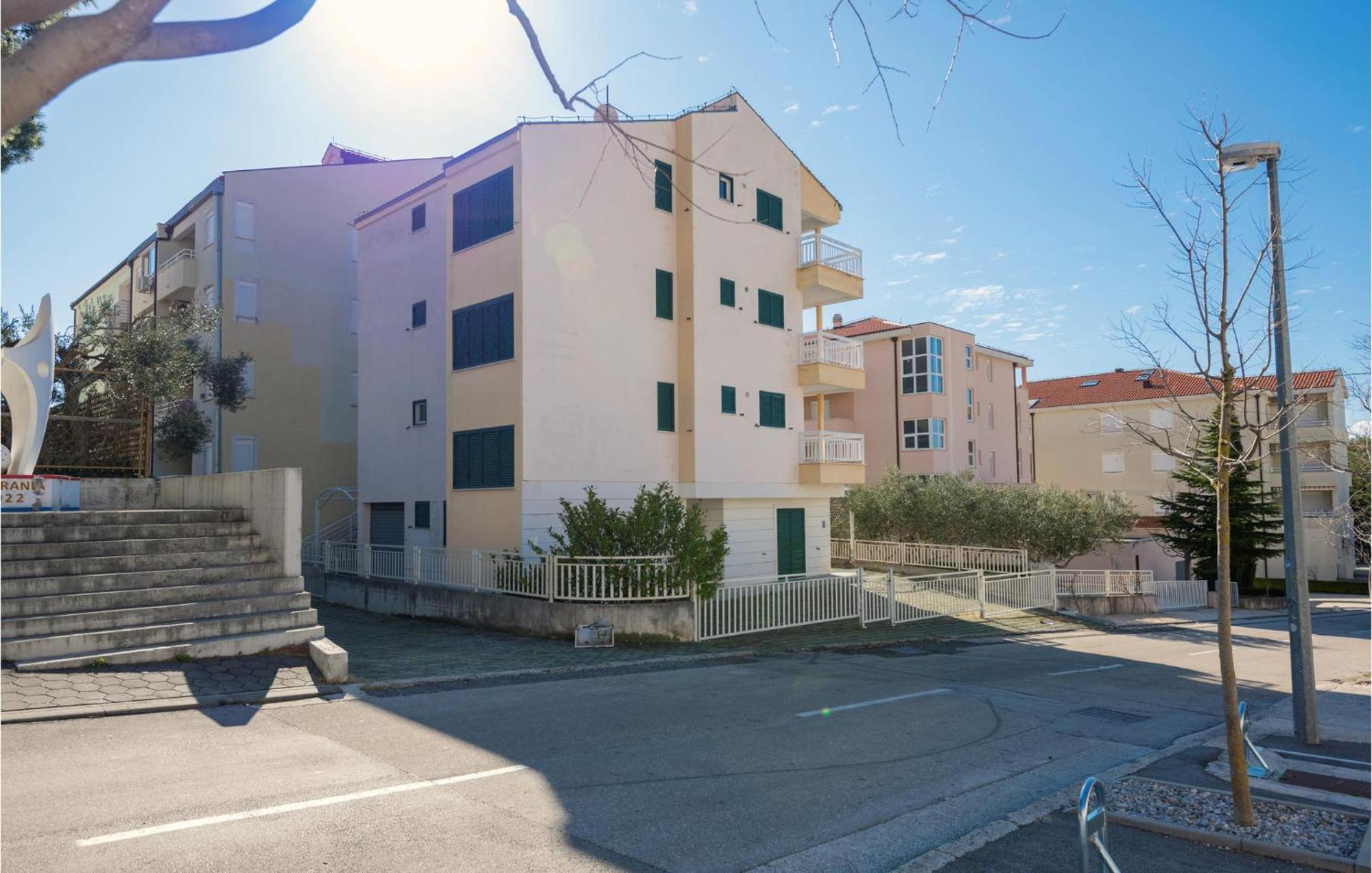 1 Bedroom Beautiful Apartment In Baska Voda Bagian luar foto