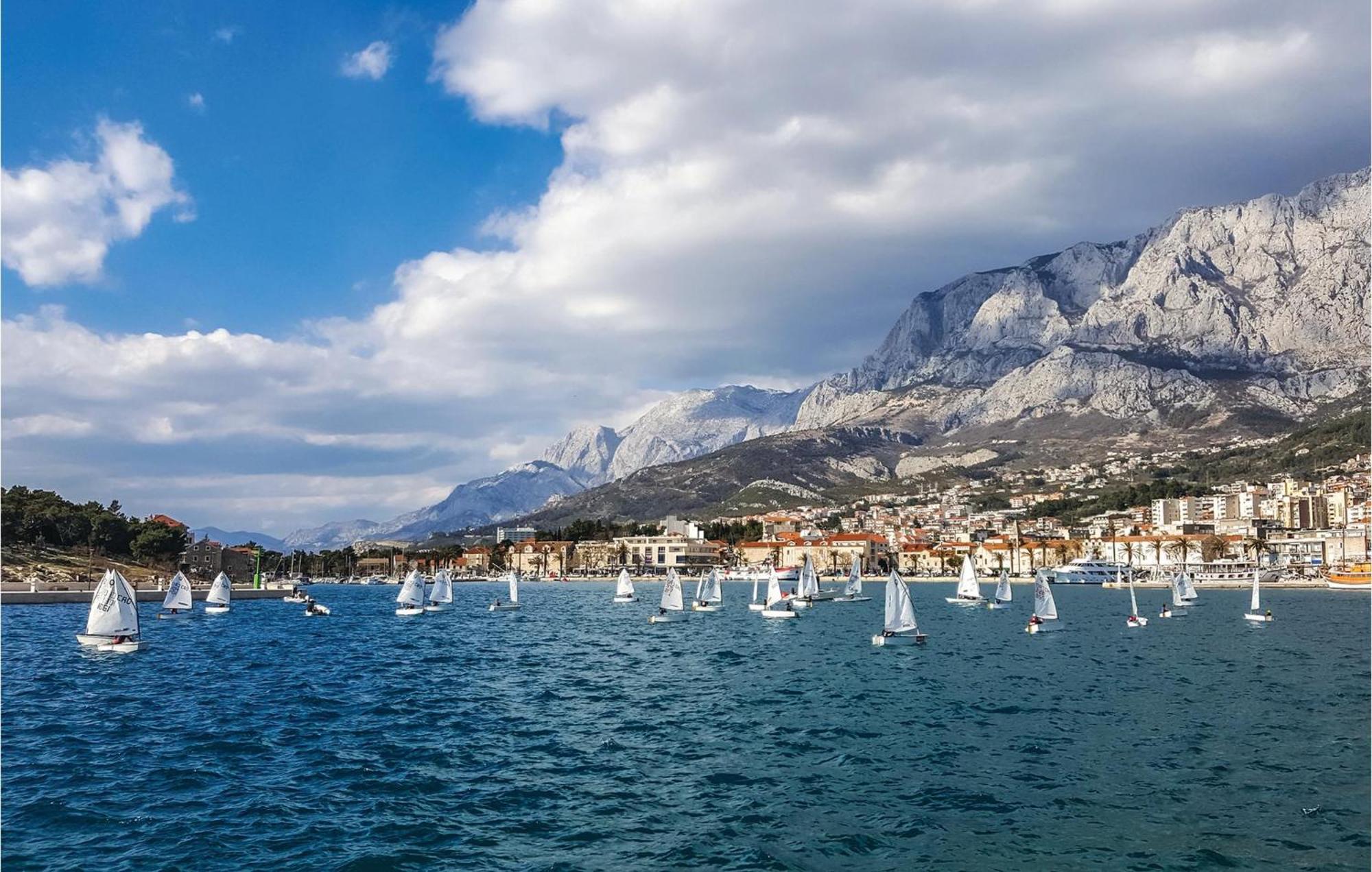 1 Bedroom Beautiful Apartment In Baska Voda Bagian luar foto