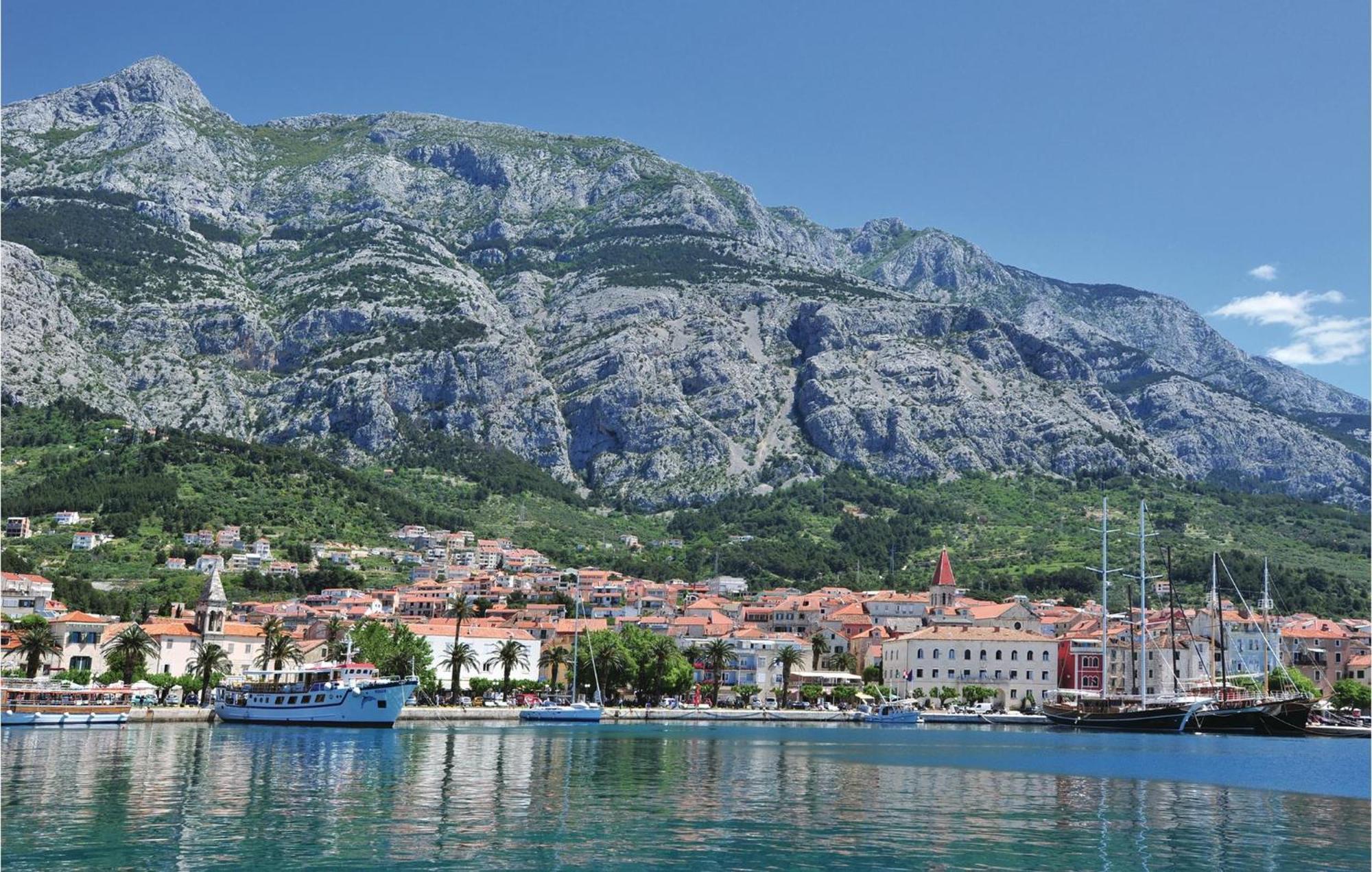 1 Bedroom Beautiful Apartment In Baska Voda Bagian luar foto
