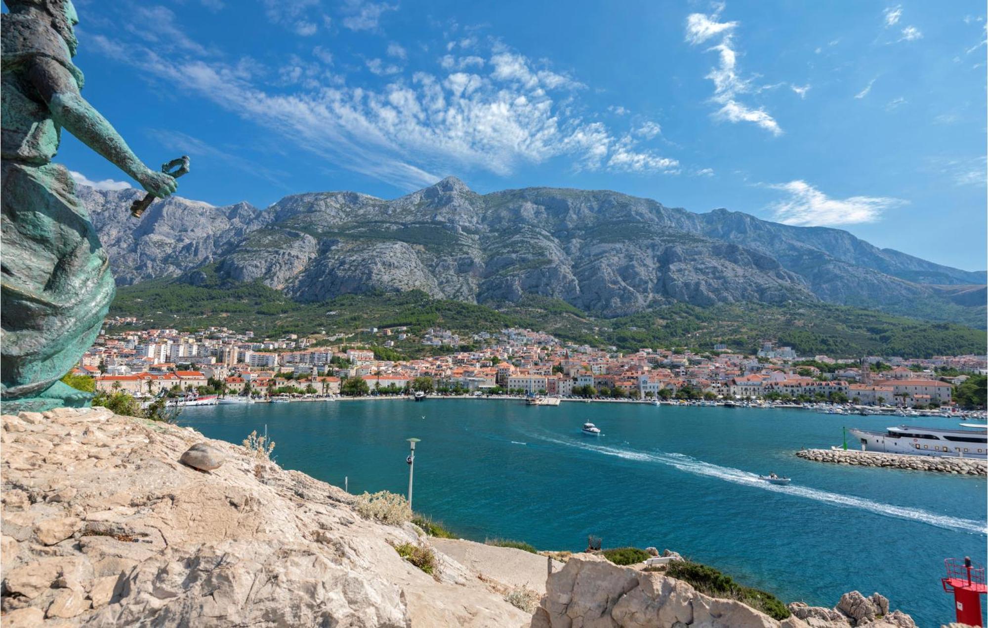 1 Bedroom Beautiful Apartment In Baska Voda Bagian luar foto