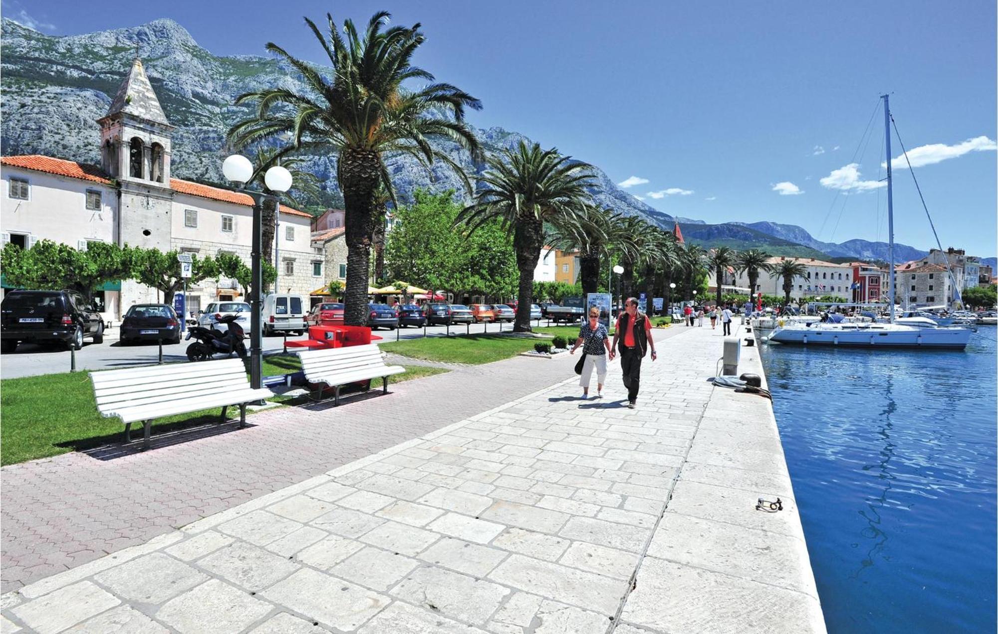 1 Bedroom Beautiful Apartment In Baska Voda Bagian luar foto