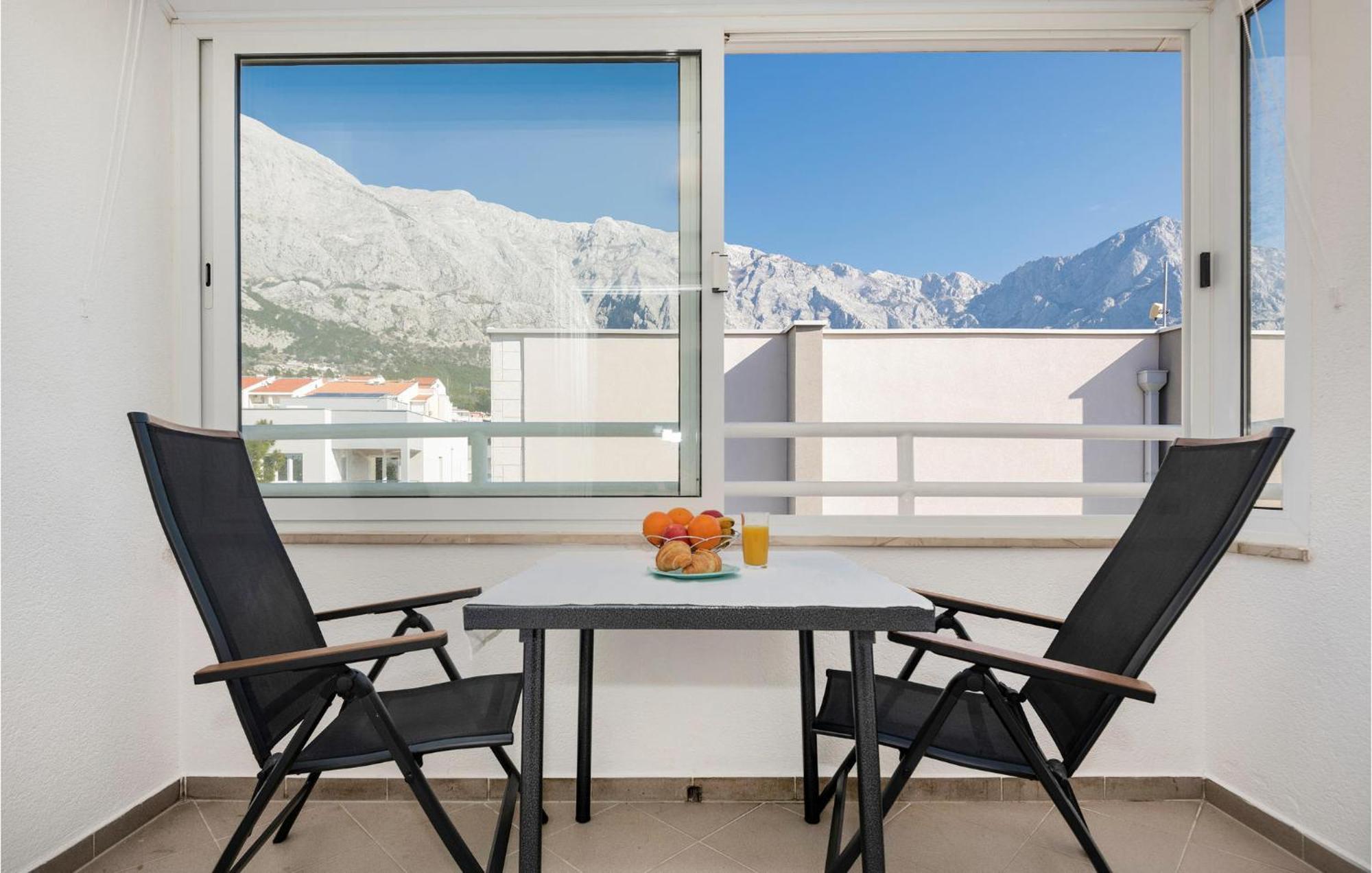 1 Bedroom Beautiful Apartment In Baska Voda Bagian luar foto