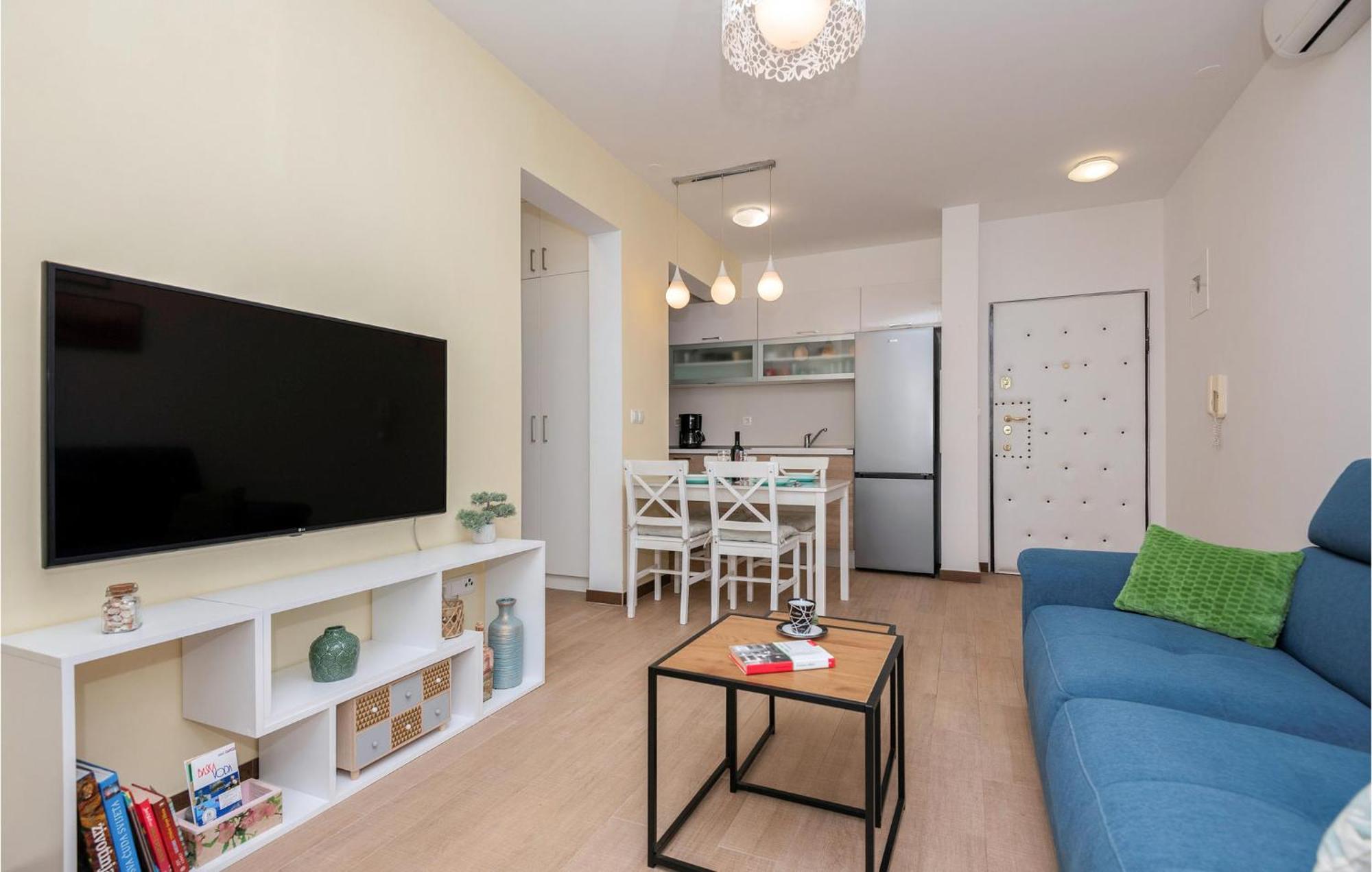 1 Bedroom Beautiful Apartment In Baska Voda Bagian luar foto