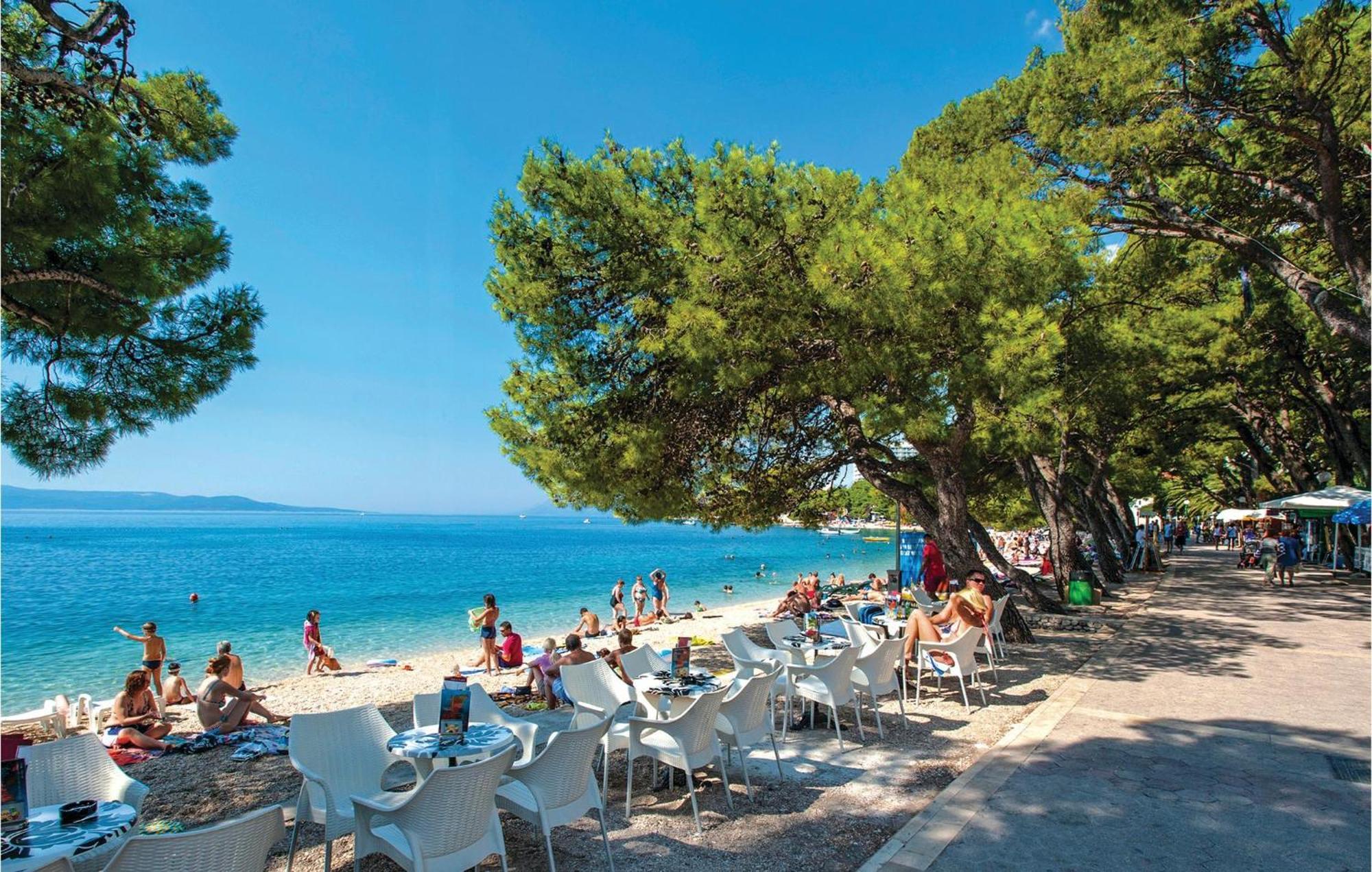 1 Bedroom Beautiful Apartment In Baska Voda Bagian luar foto